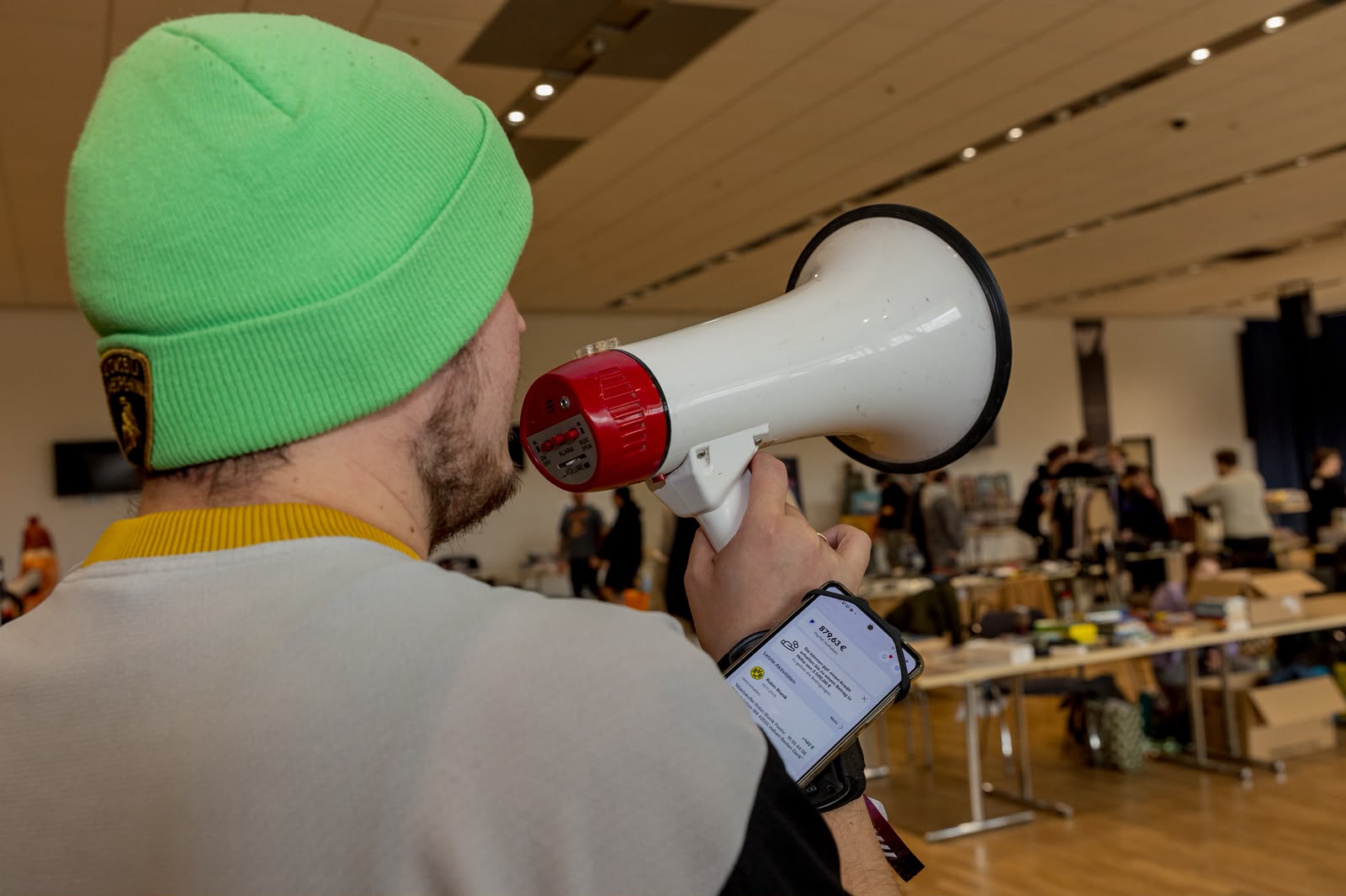 Durchsage mit dem Megafon